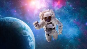 At 80, she falls in love with a false astronaut ... who flies away with her savings