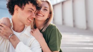 "Bold Love": the Z generation reinvents love far from traditions