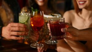 Drunkorexia, this "slimming and alcohol" cocktail destroys your health, according to Dr Gérald Kierzek