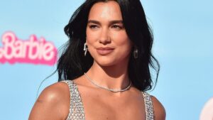 Dua Lipa loves this well-being tip to "recover" after his pilates session