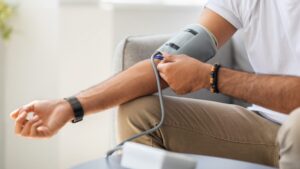 Hypertension, Dr. Gérald Kierzek recalls the frequent error which distorts the tension at home