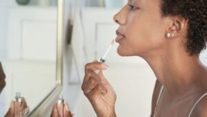 Lip oils: watch out for the ingredients they contain, warns an expert