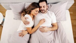 "Lovers of lovers": which really blocks your arm at night and how to avoid it