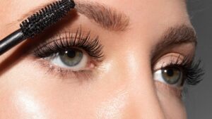Science confirms this: your eyelashes can betray your love (and sexual) availability
