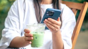 She wanted to follow the trend, but this drink cost her a stay in the emergency room
