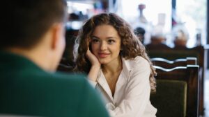 Single, love or career? The survey that shakes up certainties