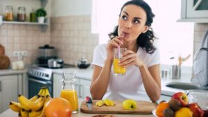 Stained teeth and weakened enamel, the alerts of a dentist on these drinks to avoid