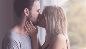The languid kiss, better way to avoid cavities? Science embraces this theory