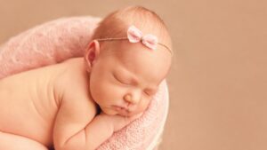 This bright first name, symbol of dawn and renewal, seduces young parents