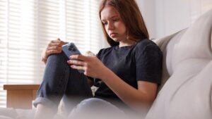 Tiktok floods teens of false information on sexuality, experts are sounding alarm