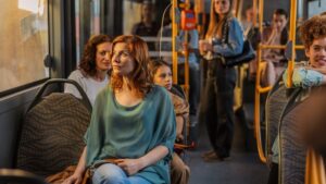 Two cases of scabies confirmed in Landes buses, should we fear contamination among passengers?