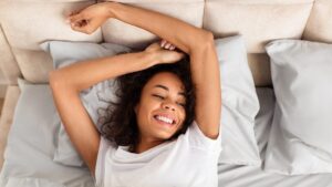 What if adding 45 minutes of sleep to your nights were enough to be happier and less stressed?