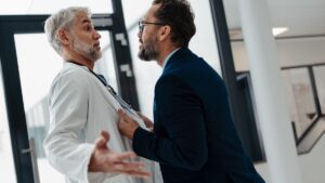 Violence against doctors, 7 assaults per day in 2024