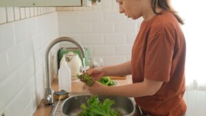 5 Expert Tips to Keep Your Salad From Wilting Too Quickly