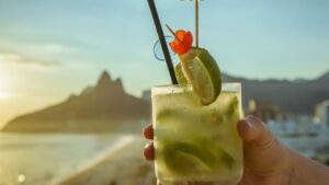 Adulterated alcohol in Brazil: 15 deaths and hundreds of poisonings. How to explain such panic? Dr. Kierzek responds
