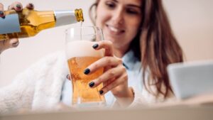Alcohol-free beer: can you give it to your children without risk? Experts respond