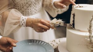 Divorce party: should you really celebrate the end of your marriage? Our psychologist's opinion