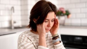 Headaches: don't ignore these two symptoms associated with a brain tumor