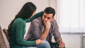 Mental health: the keys to a caring discussion with a loved one, explained by a psychologist
