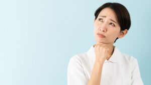 People who grew up with strict parents often do these 9 things without knowing it