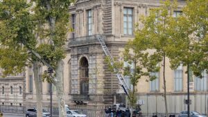 Robbery at the Louvre: why this spectacular theft fascinates the public so much. Explanations from a psychologist