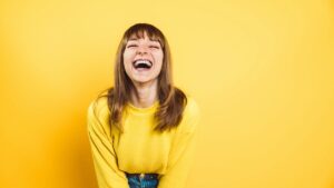 She bursts into uncontrollable fits of laughter, up to 7 times a day: neurologists finally discover why