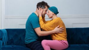 She fakes 3 cancers to extract €30,000 from her partner... and get her breasts done