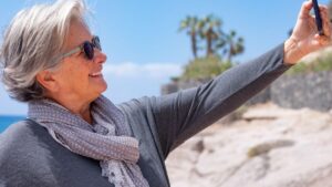 She falls 7 meters while taking a selfie: Dr Kierzek's advice to avoid drama