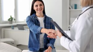 The strength of your handshake could predict your health. Dr. Kierzek's explanations