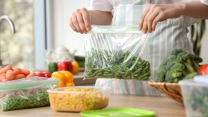"These 8 foods should never be frozen," warns a dietician