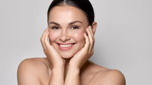 This 3-in-1 treatment enhances and protects dehydrated skin