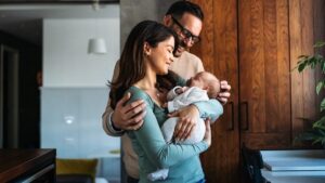 Towards a new birth leave with two more months for parents from 2026?