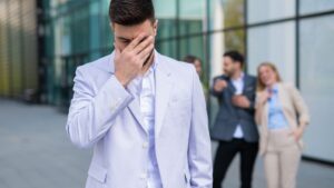 “Toxic shame”: these 6 signs indicate that you don’t love yourself enough