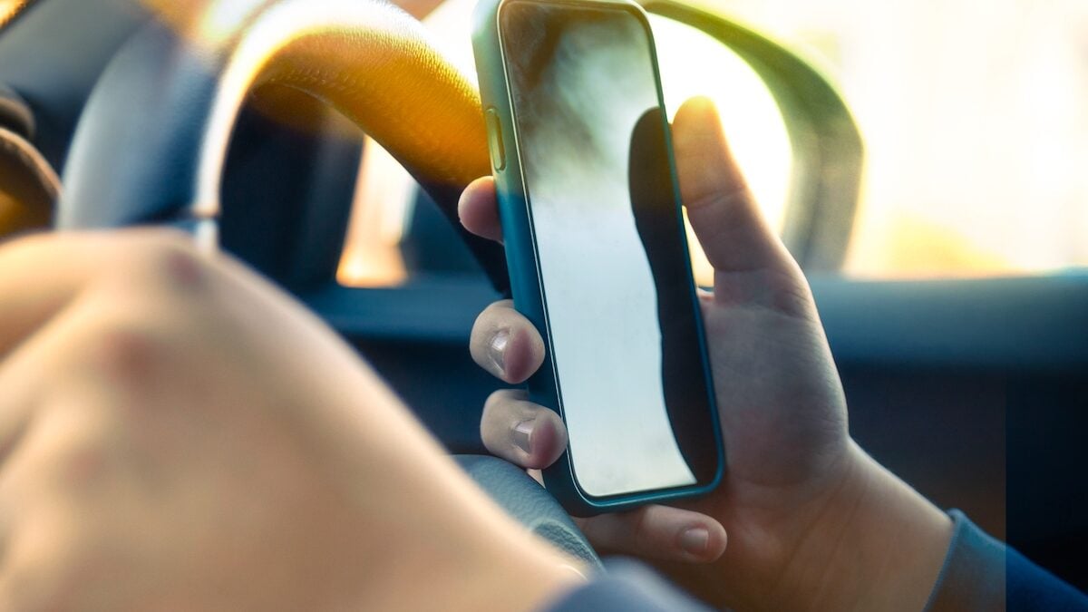 At 14, he killed himself by reproducing an absurd Tik Tok challenge. Are our teenagers stupid? A psychologist's answer