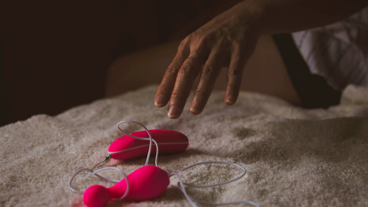 At over 60, they vibrate more than you think: focus on the explosion in the use of sex toys among mature women