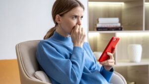 Atazagoraphobia: here's how to understand and ease the fear of being forgotten, according to a psychologist