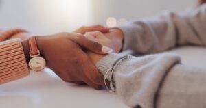 Cancer: phrases to ban so as not to hurt a sick loved one, according to a psychologist