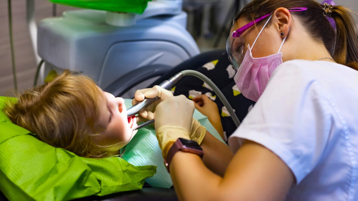 Drama at the dentist: 2 little girls hospitalized, one of them died. Dr Lequart's opinion on this tragedy which occurred in Spain