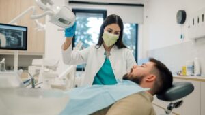 Franchise of 4 euros at the dentist: the measure under study which worries caregivers and patients