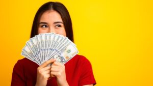 Happiness has a price! Find out the exact monthly amount to be truly happy, according to science