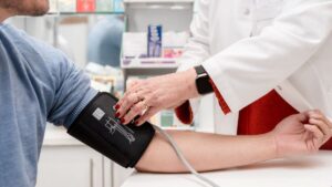 High blood pressure: small warning signs to recognize before it's too late