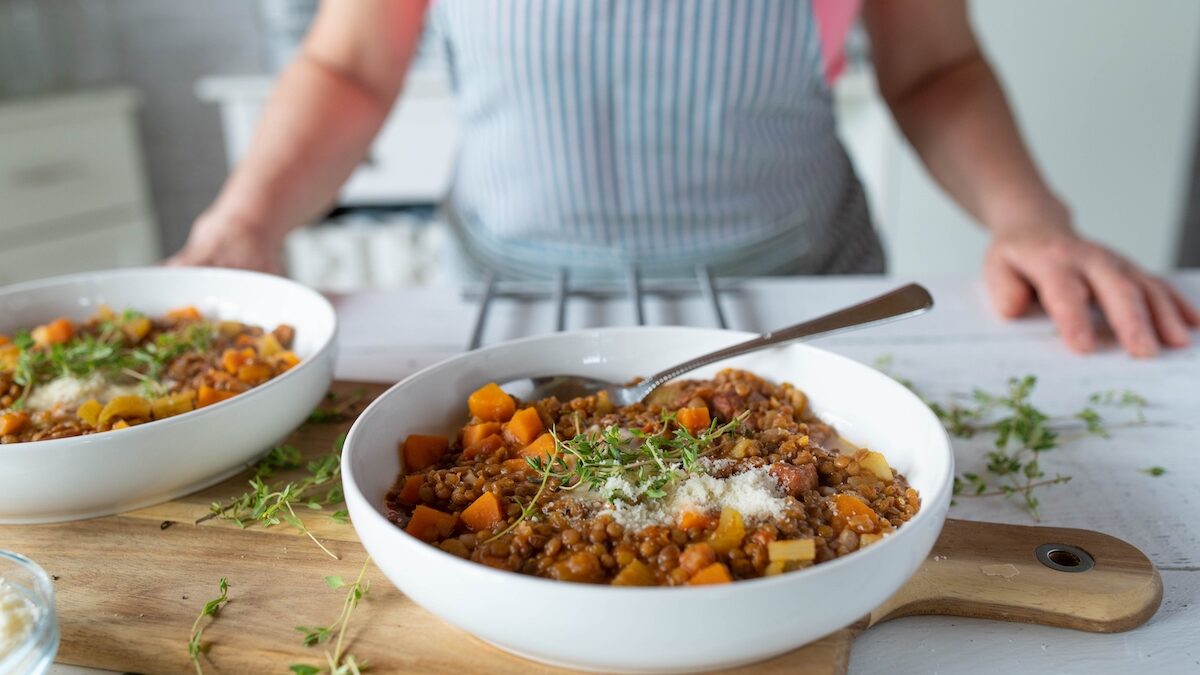 Less meat, but no deficiency: a nutritionist reveals the key food to adopt without delay