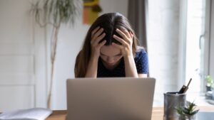 One in 2 employees in psychological distress: the shocking figures and the signs not to ignore