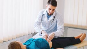 Stomach cancer: the little-known sign that can reveal the disease, according to Dr. Gérald Kierzek