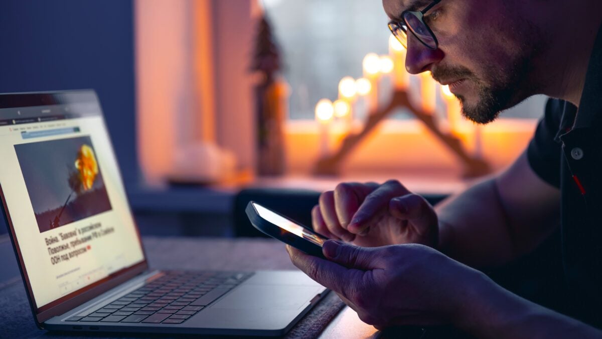 Survival kits, return from national service, martial discourse... how can we protect ourselves from this warlike atmosphere which exhausts our minds?