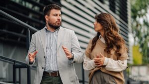 The 10 signs that psychologists use to decipher a person in seconds