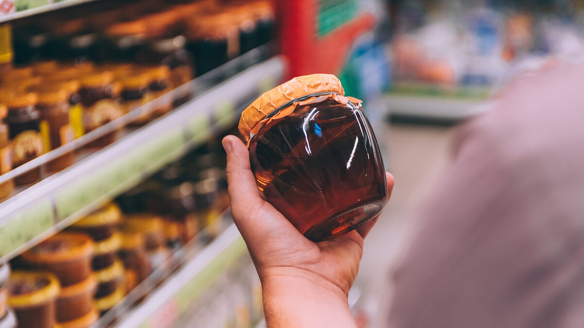 The detail not to neglect about your jar of honey before buying it