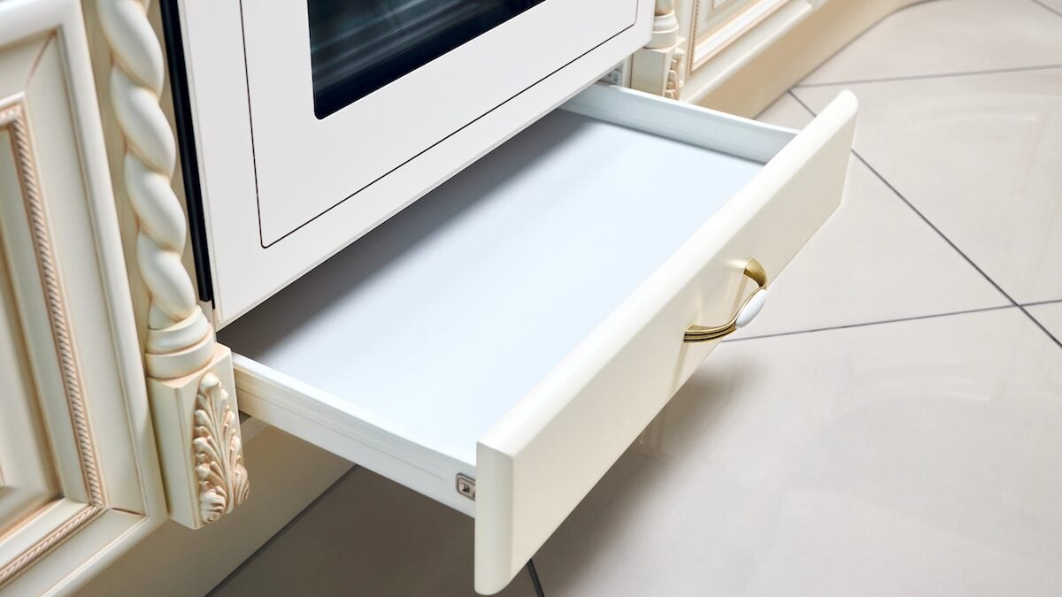 This drawer under your oven: discover its true function and avoid dangerous mistakes!