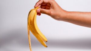 Banana peel: don’t throw it away! It can improve your digestion, blood sugar and blood pressure