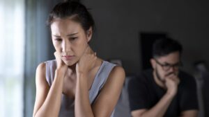 Beware of “pocketing”: Why is this behavior dangerous for your relationship?